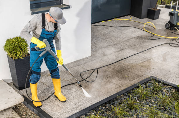 Best Roof Pressure Washing  in Grinnell, IA